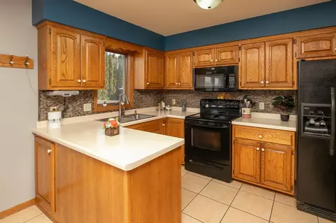 Kitchen - 335 1st St NE, Plainview, MN 55964 photo 4 of 6