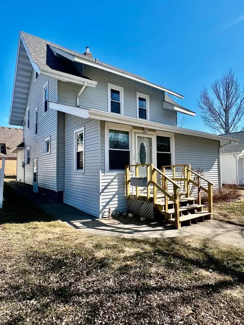 624 N 6th St N, Montevideo, MN 56265