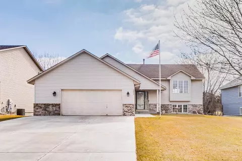 9833 78th St S, Cottage Grove, MN 55016