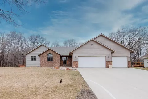 1616 Northridge Ln, North Mankato, MN 56003