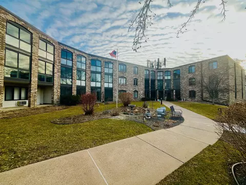 1860 Eagle Ridge Dr #208W, Mendota Heights, MN 55118