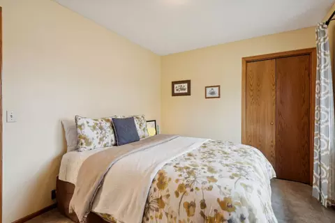 Bedroom - 11664 Oakview Ct, Champlin, MN 55316 photo 5 of 8