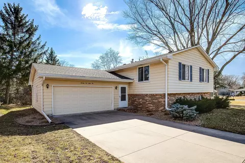 7165 Montrose Rd, Woodbury, MN 55125