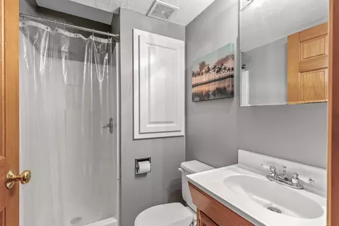 Bath - 1738 Nokia Way, Eagan, MN 55122 photo 2 of 2