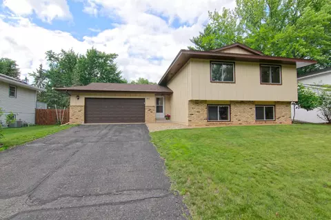 1025 Robinhood Pl, Shoreview, MN 55126
