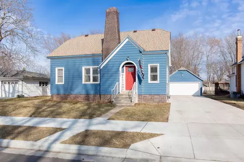 207 Columbus Ave N, New Prague, MN 56071