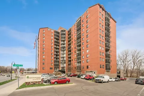 6500 Woodlake Dr #1001, Richfield, MN 55423