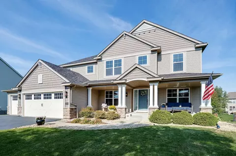 2114 Rock Ridge Cir, Shakopee, MN 55379