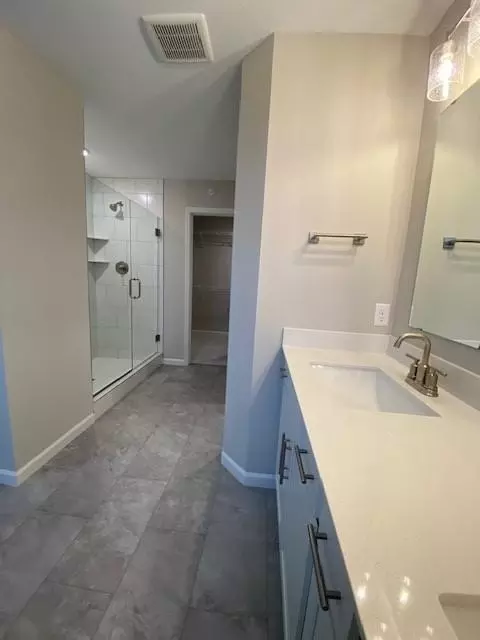 Bath - 14972 Athlone Pl, Rosemount, MN 55068 photo 5 of 7