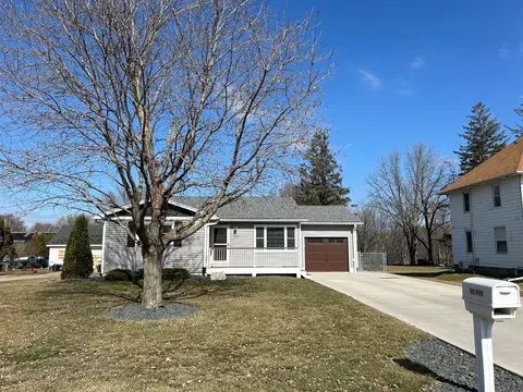 335 2nd St NW, Elgin, MN 55932