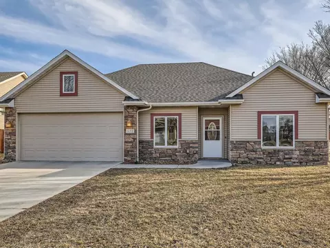 572 Jutland Ave, Shakopee, MN 55379