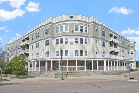 114200 Hundertmark Rd #310, Chaska, MN 55318