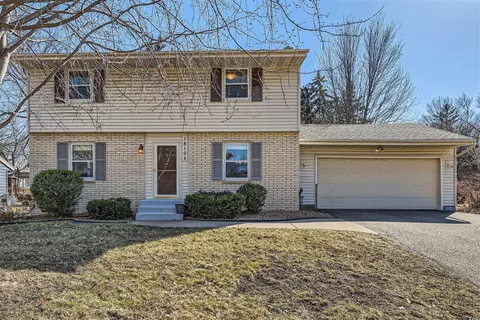 1810 Stanbridge Ave, Roseville, MN 55113