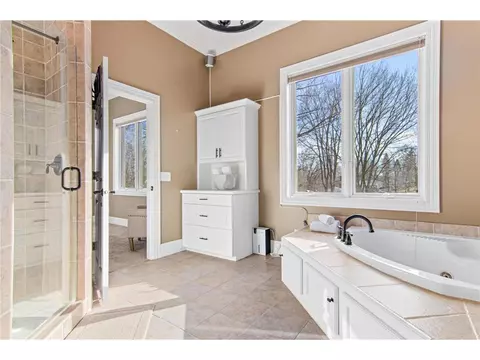 Bath - 4972 Northern Rd, Mound, MN 55364 photo 2 of 4