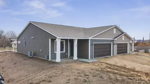 120 Gambel St, River Falls, WI 54022