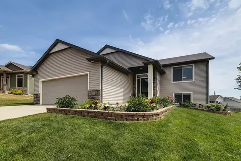 6256 Mallard Dr NW, Rochester, MN 55901