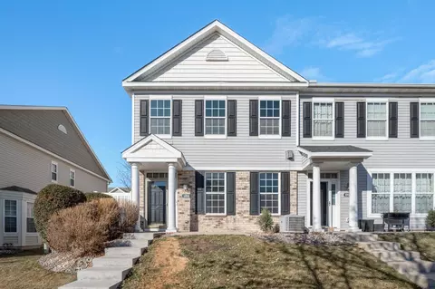 1988 Clover Ridge Dr, Chaska, MN 55318