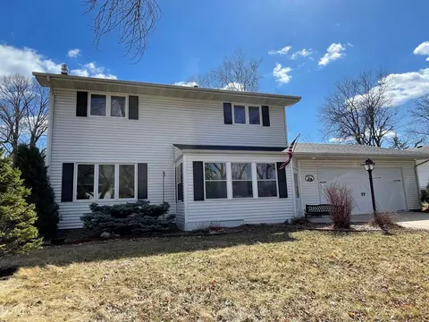 11621 Galtier Dr, Burnsville, MN 55337
