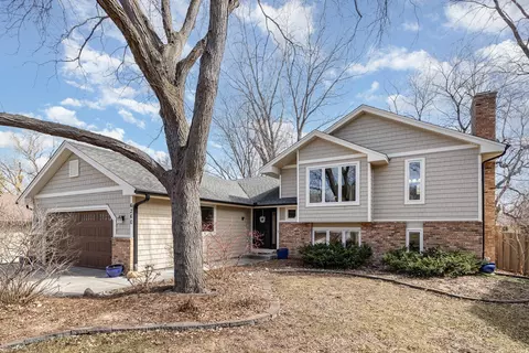 6260 Magnolia Ln N, Maple Grove, MN 55369