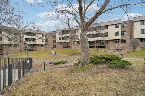 7510 Cahill Rd #322B, Edina, MN 55439