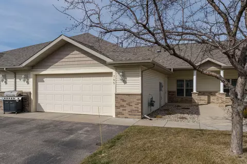 705 Dublin Ct, Mankato, MN 56001