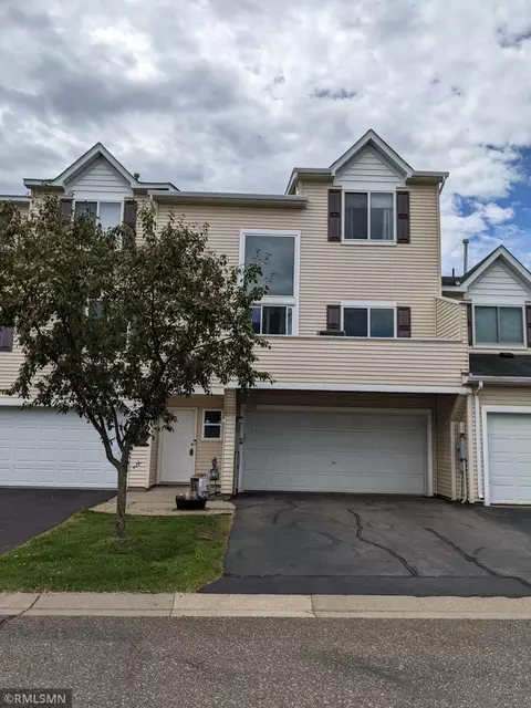 6870 Meadow Grass Ln S, Cottage Grove, MN 55016