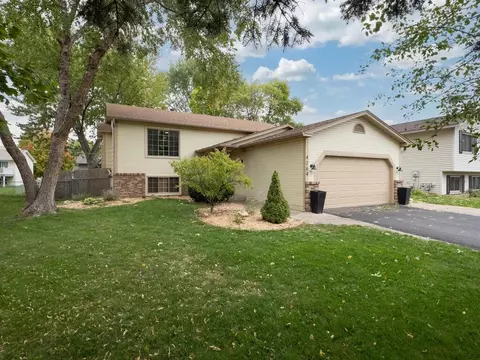4264 Sun Cliff Rd, Eagan, MN 55122 photo 2