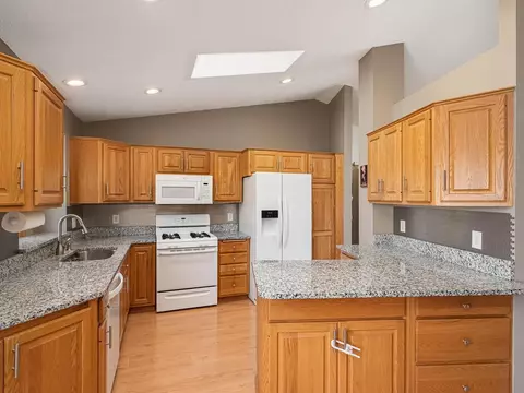 4264 Sun Cliff Rd, Eagan, MN 55122 photo 12