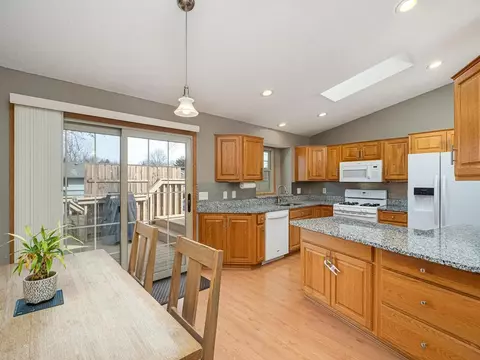 4264 Sun Cliff Rd, Eagan, MN 55122 photo 11