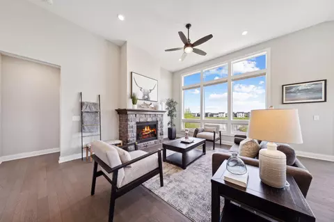 10040 Arrowwood Trl, Woodbury, MN 55129