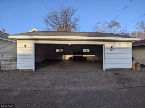 Exterior - 208 15th Ave S, Saint Cloud, MN 56301 photo 7 of 9
