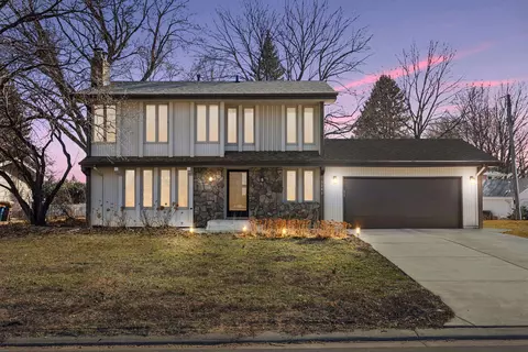 5241 W 105th St, Bloomington, MN 55437