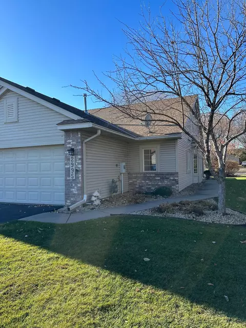 2995 Caroline Ct, Little Canada, MN 55117