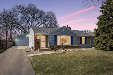 16 Ashley Rd, Hopkins, MN 55343
