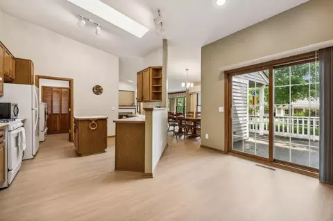 858 Ivy Ln, Eagan, MN 55123 photo 11
