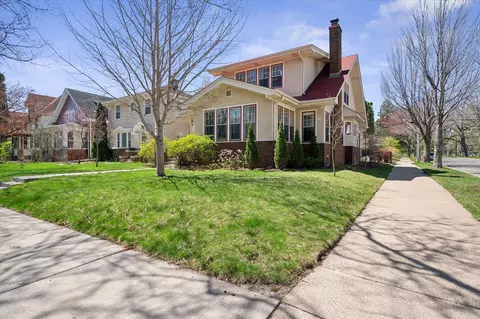 1631 Irving Ave N, Minneapolis, MN 55411