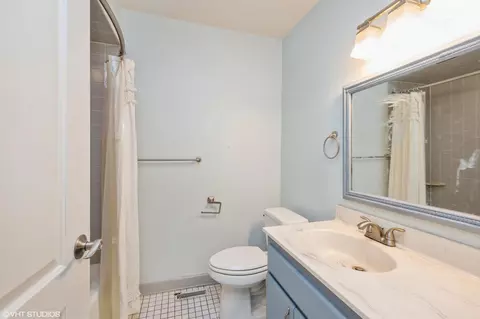 Bath - 5259 Clayton Dr, Maple Plain, MN 55359 photo 2 of 3