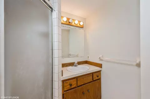 Bath - 5259 Clayton Dr, Maple Plain, MN 55359 photo 3 of 3