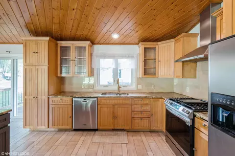 Kitchen - 5259 Clayton Dr, Maple Plain, MN 55359 photo 4 of 6