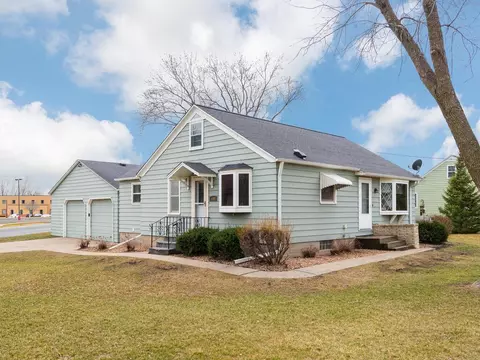 701 Faxon Rd, Norwood Young America, MN 55397