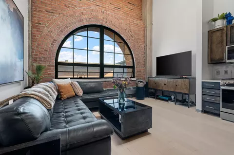 250 Park Ave #701, Minneapolis, MN 55415