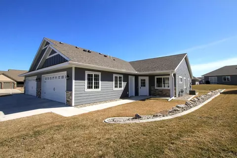 468 Grant Ave SE, Hutchinson, MN 55350