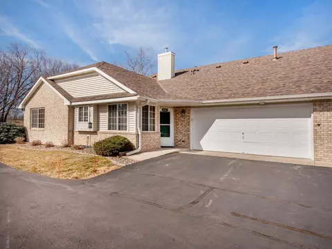 4460 Bay Ln, White Bear Lake, MN 55110