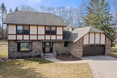 918 Crown Ct, Mendota Heights, MN 55118