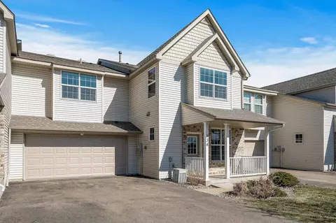 934 Cole St, Chaska, MN 55318