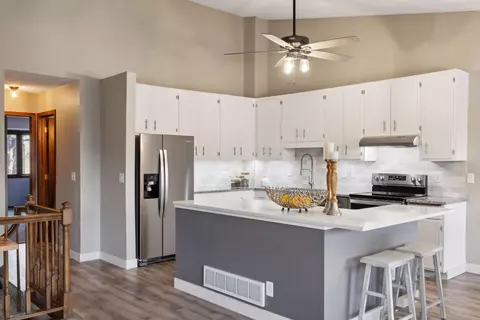 2584 Sumac Rdg, White Bear Lake, MN 55110