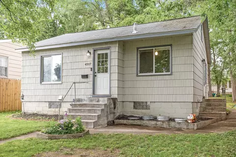 4507 Washington St NE, Columbia Heights, MN 55421