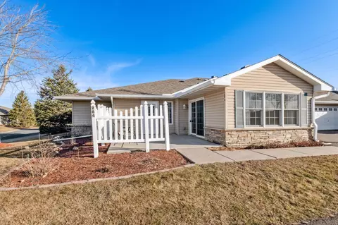 284 Kings Pointe Dr, Delano, MN 55328