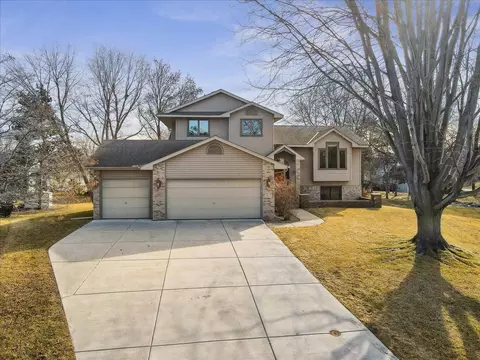 1317 Schooner Ct, Woodbury, MN 55125