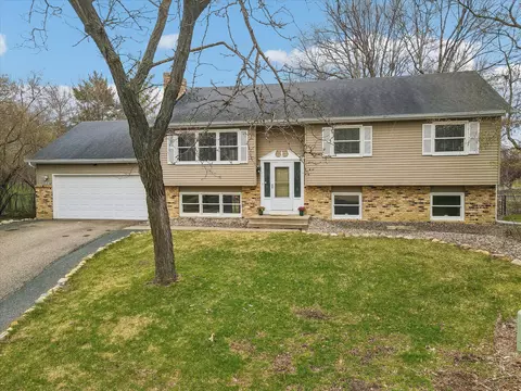 3960 Arrowood Ln N, Plymouth, MN 55441